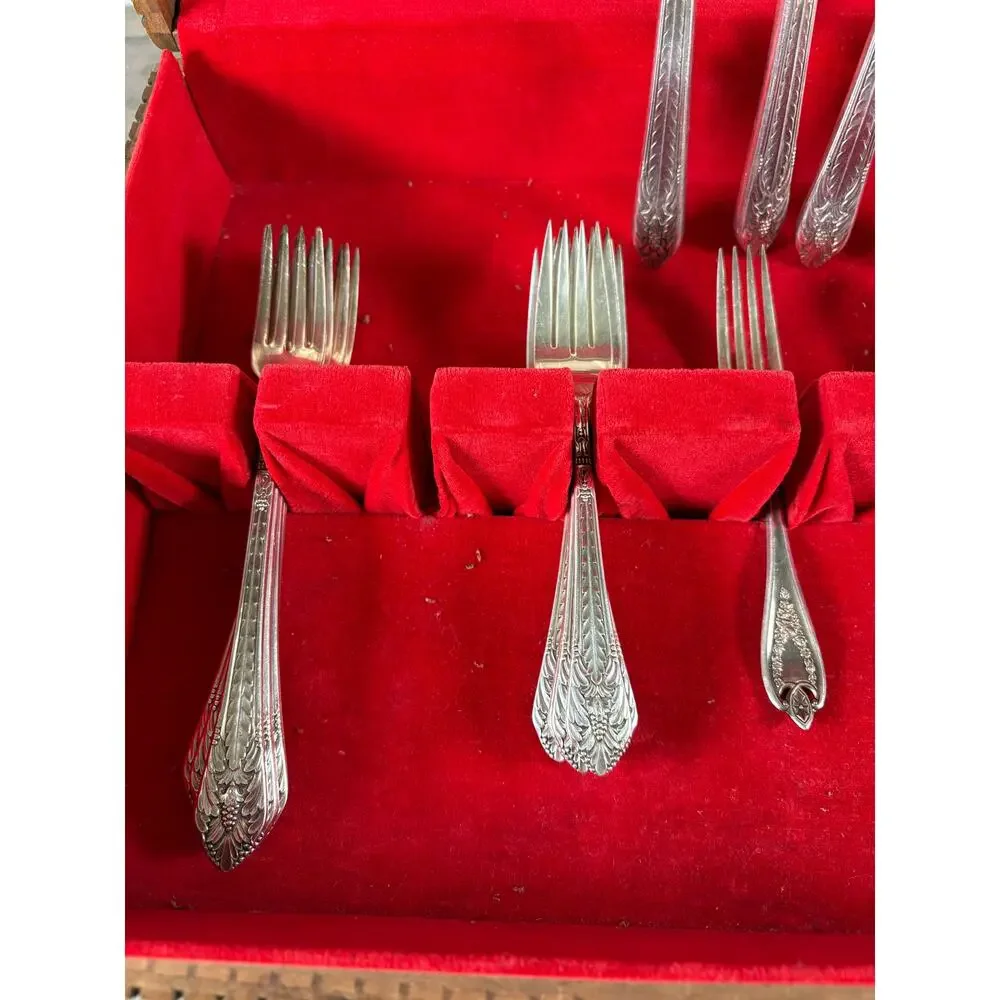 1847 Rogers‎ Bros Marquis Original Roggers Silverplate Silverware Set with Box